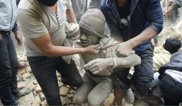Gần 1.000 người thiệt mạng sau động đất 7,9 độ Richter ở Nepal