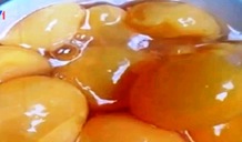 Sự thật tin đồn ăn trứng vịt lây bệnh