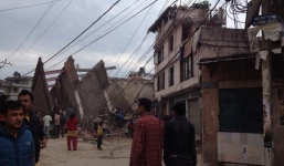 Video: Khung cảnh hoang tàn sau động đất 7,9 độ Richter ở Nepal
