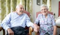 Cụ ông 103 tuổi sắp kết hôn với bạn gái tuổi 91