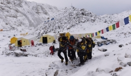 Động đất ở Nepal: Video khoảnh khắc lở tuyết ập xuống trại leo núi Everest