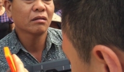 Phóng viên VTV đang ghi hình, bị công an xã xông tới đập máy quay