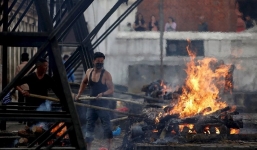 Động đất kinh hoàng ở Nepal: Không đủ chỗ thiêu xác nạn nhân 