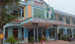 Nhà trường kêu gọi đóng tiền thuê thầy địa lý 'đuổi vong'