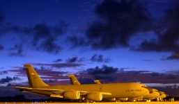 Máy bay tiếp dầu KC-135R của Mỹ mất tích khỏi màn hình radar