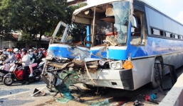  5 ôtô đâm nhau liên hoàn ngay tại cửa ngõ Sài Gòn