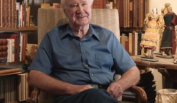 Triệu phú chôn kho báu xuống đất để mọi người đi tìm