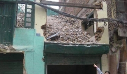 Sự thật thành viên Hội chữ thập đỏ VN cười chụp ảnh trước nhà sập ở Nepal