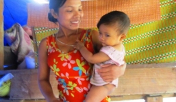 Kỳ lạ tục sản phụ thức 3 ngày đêm để uống 150 lít nước