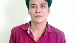 Thanh niên đấm thẳng vào mặt cảnh sát khi bị kiểm tra