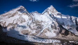 Động đất Nepal: Đỉnh Everest sụt 2,4 centimet sau động đất