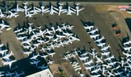 Dàn máy bay riêng đắt tiền đậu đầy sân bay của các đại gia