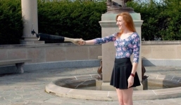 Gậy tự sướng độc đáo hình cánh tay dành cho dân FA