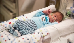 Cậu bé chào đời 54 ngày sau khi mẹ chết não