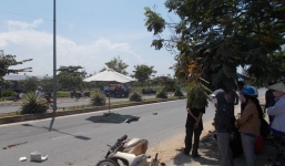 Video: 2 xe máy va quẹt nhau, một người tử vong tại chỗ