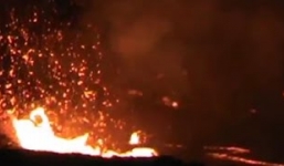 Clip cận cảnh hồ dung nham phun trào dữ dội