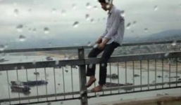 Nam thanh niên đâm người yêu nhiều nhát rồi nhảy cầu tự tử