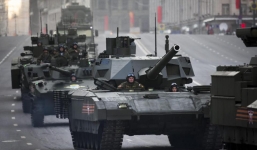 Video siêu tăng Armanta của Nga diễu hành rầm rộ trên phố