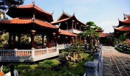 Ảnh: 'Biệt phủ' gỗ quý 200 tỉ xây tặng con gái của đại gia Nghệ An