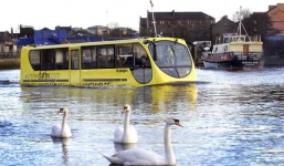 Hàn Quốc chế tạo thành công xe bus chạy dưới nước