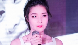 Hoa hậu Triệu Thị Hà rơi nước mắt trong sinh nhật tuổi 23