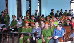 Vụ 52 giang hồ truy sát 2 thanh niên: Nhiều bị cáo không có mặt