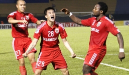 Công Vinh tự tin tỏa sáng sau khi Lê Thụy Hải rời Bình Dương 