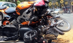 Mô tô đâm xe máy, 2 người bị thương nặng