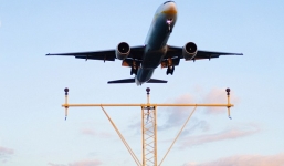 Cơ trưởng bất lực, hành khách đưa máy bay chở 200 người hạ cánh an toàn