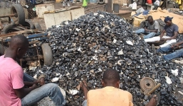 Soi 'nghĩa địa' rác thải điện tử của phương Tây tại Châu Phi