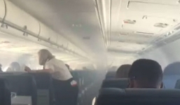 Video: Máy bay hạ cánh khẩn cấp vì cabin nghi ngút khói