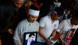 Khâm phục sự kiên cường của vợ Duy Nhân 