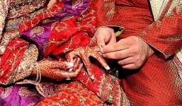 Cô dâu hủy hôn vì chú rể không biết đếm tiền