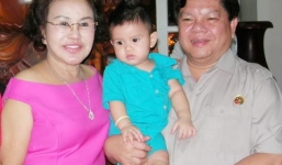 Nữ đại gia Diệu Hiền ôm cháu nội sang Mỹ, bỏ hoang biệt thự