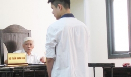 Thấy bé gái phổng phao, gã trai nổi tà dâm dụ làm “chuyện người lớn”