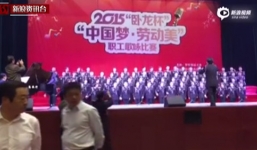 Video: Sập sân khấu ở Trung Quốc, 80 người bị 'nuốt chửng'