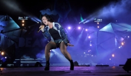 Ca sĩ Demi Lovato bùng nổ cùng lượng khán giả 'khổng lồ' tại Việt Nam