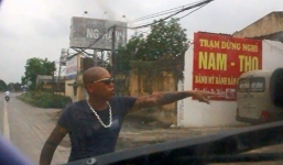 Lộ danh tính 'đầu gấu' lao ra Quốc lộ 1A chặn xe khách