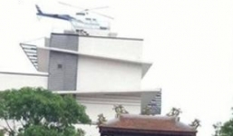 Yêu cầu dỡ máy bay trên nóc nhà có phạm luật?