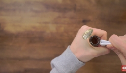 Những mẹo vặt 'cực độc': Mở nắp chai bia chỉ với một tờ giấy