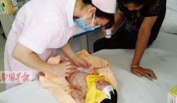 Bé sơ sinh bị bố mẹ đẻ chôn sống vì hở hàm ếch