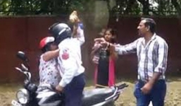 Video: Cảnh sát Ấn Độ dùng gạch đánh phụ nữ vì không nộp tiền phạt