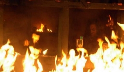 Bản tin 113 – sáng 13/5: Giận vợ, ném can xăng vào bếp khiến 3 người bị bỏng nặng…