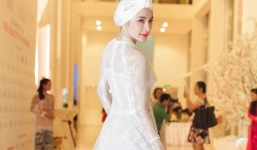 Angela Phương Trinh nổi bật bên dàn mỹ nhân với trang phục độc đáo