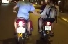 Nam thanh niên “sàm sỡ” thiếu nữ giữa phố bị dân mạng 'ném đá'