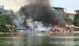 Video: Vụ hỏa hoạn tại khu nhà tạm ven hồ Linh Quang