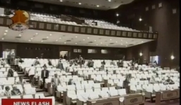 Video: Chính trị gia Nepal bỏ chạy tán loạn vì động đất