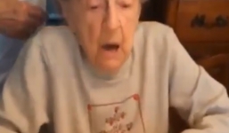 Clip: Cụ bà 102 tuổi rớt răng giả vì thổi nến sinh nhật