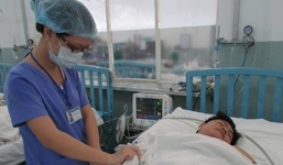 Vấp ngã, nam thanh niên bị dao đâm thấu ngực