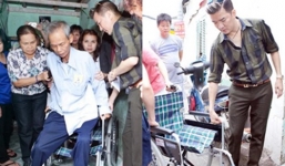 Đàm Vĩnh Hưng dùng tiền phúng điếu ông ngoại làm từ thiện